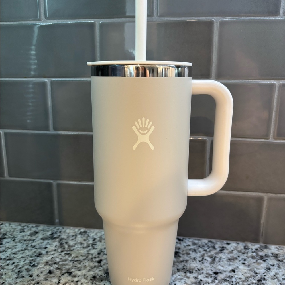 Hydro Flask White Tumbler with Straw
